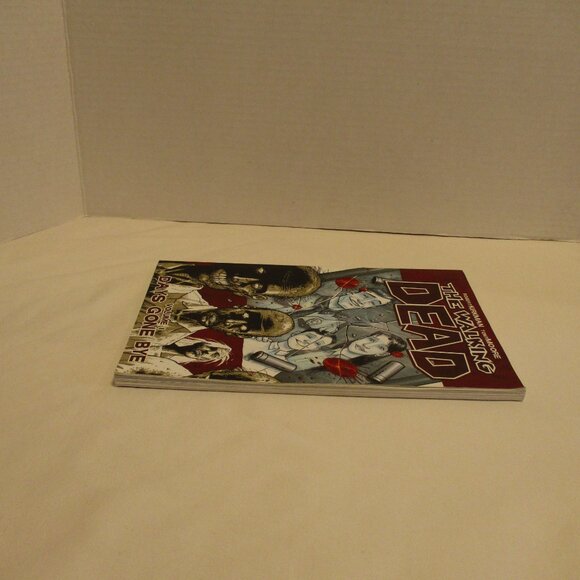 The Walking Dead TPB Volume 1 Red White Black Graphic Zombie Fighting Comic Book - Picture 13 of 13
